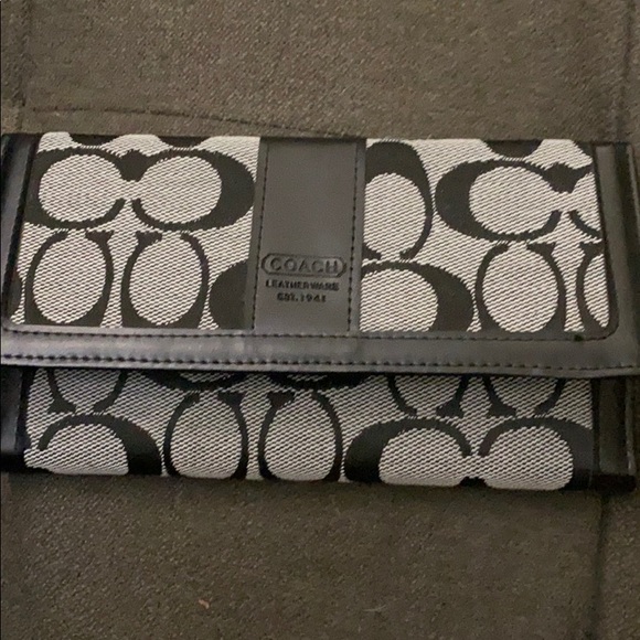 Black Coach Leather Wallet - Picture 5 of 5